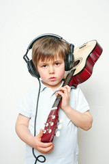 Junge mit Gitarre