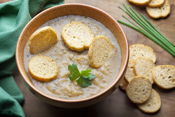 Hot or cold creamy soup made of legumes.