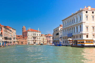 Fototapeta na wymiar Pałace na Canal Grande w Wenecji we Włoszech