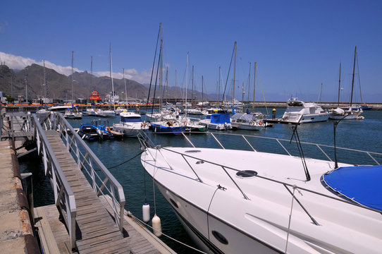 Port de Santa Cruz, capitale de T&eacute;n&eacute;rife aux &icirc;les Canaries