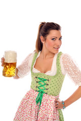 Frau mit Bier im Dirndl