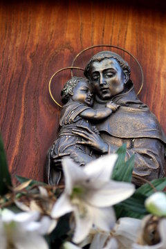 Sant' Antonio da Padova con bambino Ges&ugrave; in braccio