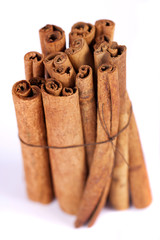 pile of cinnamon spice quills