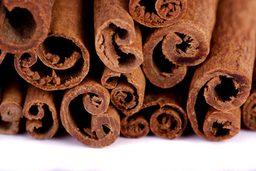 pile of cinnamon spice quills