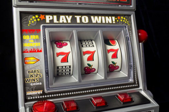 slot machine with three times seven