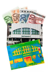 Energie sparen. Haus mit Wärmebild Kamera