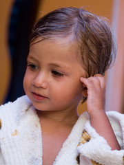 bambino dopo la doccia
