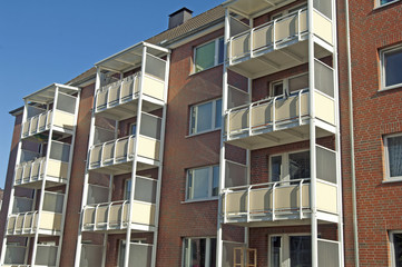 Fassade eines Wohngebäudes in Kiel, Deutschland