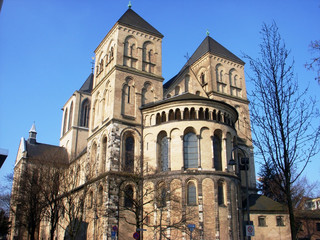 Fototapeta na wymiar St. Kunibert Church in Cologne