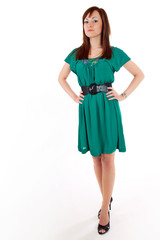 Junge Frau im grünen Kleid 427