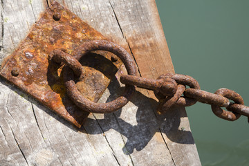 Venice - detail of chain from harbor