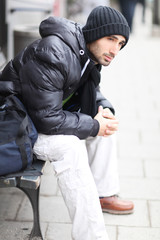 Mann wartet © Peter Atkins