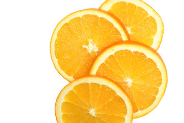 Orangenscheiben auf weißem Hintergrund