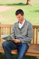 Obraz premium Handsome man making his crossword