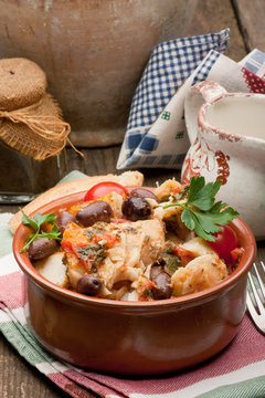tegamino di baccal&agrave; con pomodorini e olive