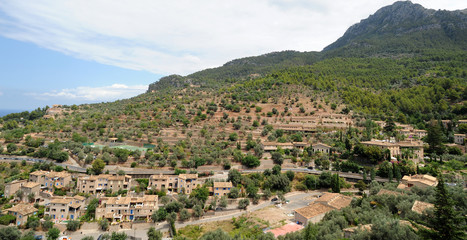 Serra de Tramuntana vue depuis le village de Deià à Majorque © arvernho