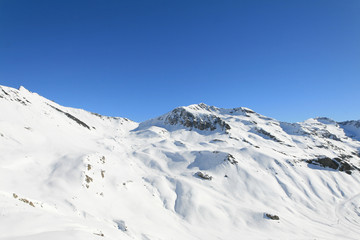 Fototapeta na wymiar pistes de ski