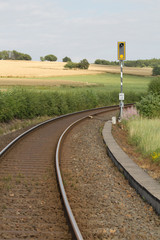 Bahnstrecke mit Signal