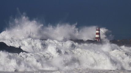 Stormy waves