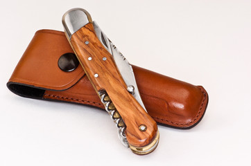 couteau sur son étui