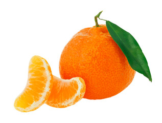 Fresh whole tangerine with some slices