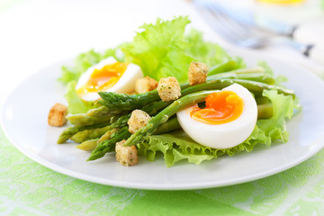 salad with asparagus