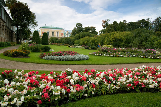 Flower bed in front of the palace park