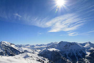 panorama/vue sur la vallée enneigée