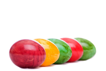 Ostereier aufgereiht