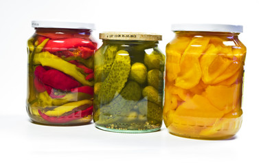 Paprika, Pepperoni und Essiggurken