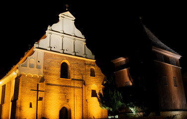 gotycki kościół nocą 2