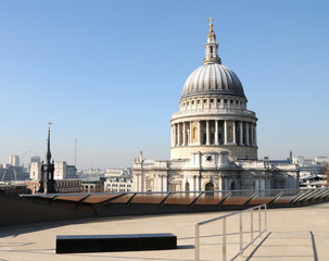 Fototapeta na wymiar St Pauls Cathedral z dachu One New Change