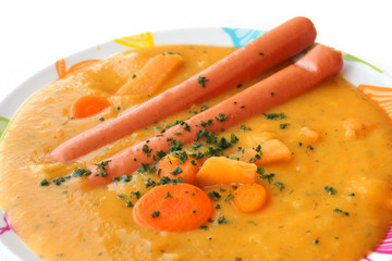 Kartoffelsuppe mit M&ouml;hrchen R&uuml;be und Wiener W&uuml;rstchen