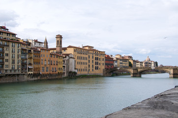 Les maisons le long de l'Arno &agrave; Florence en Toscane, Italie	