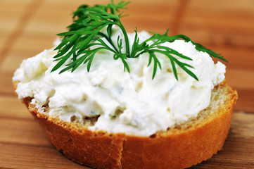 sandwich of toasted bread