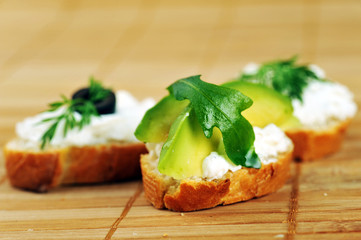 sandwich of toasted bread