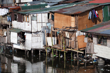 Fototapeta na wymiar Ubóstwo - squatter domy slamsy w Filipiny