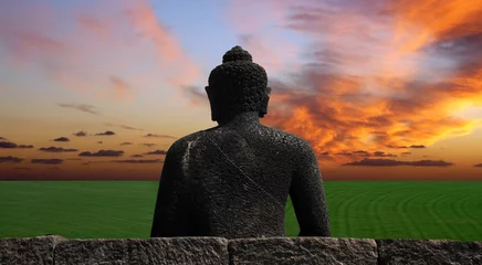 Fotobehang Boeddha kijkt naar de zonsondergang © Alexander