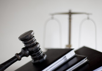 le tribunal er les avocats