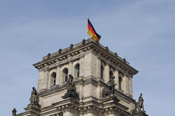 Fototapeta na wymiar Deutsche Fahne auf einem historischem Gebäude