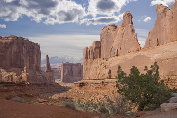 Fototapeta premium Utah rock monuments and mountains close to Moab