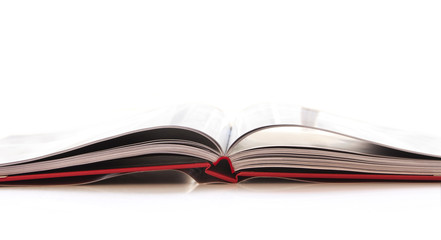 Livre ouvert, fond blanc