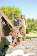 Happy family camping in the park - obrazy, fototapety, plakaty