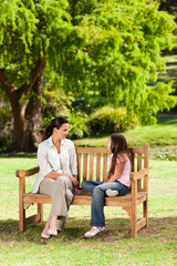 Naklejka premium Mother and her daughter on the bench