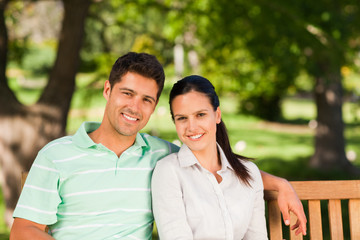 Obraz premium Man hugging his wife