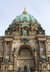 Fototapeta na wymiar Hauptportal vom Berliner Dom