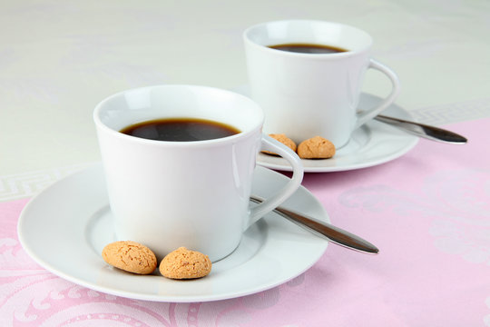 Zwei Kaffee mit Amaretti
