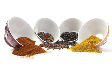 quattro ciotoline con spezie