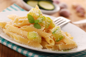pennette con zucchine otto
