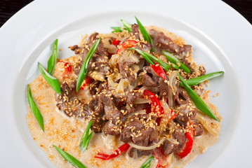sliced beef roasted with vegetables